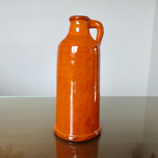 Vase avec anse, en céramique orange mid century 1950 1960 50's 60's old vintage French orange ceramic vase