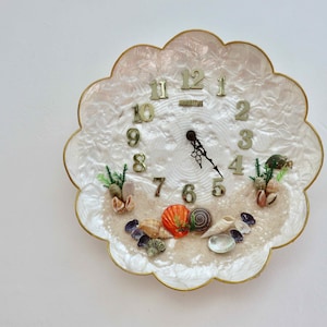 Mother of pearl and shell clock "MAURITIUS" 1970 70's vintage "Ile Maurice" mother of pearl and shell clock