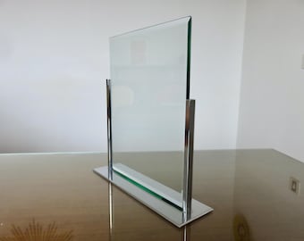 Art Deco photo frame, in chromed brass and beveled glass, 1920s/1930s.