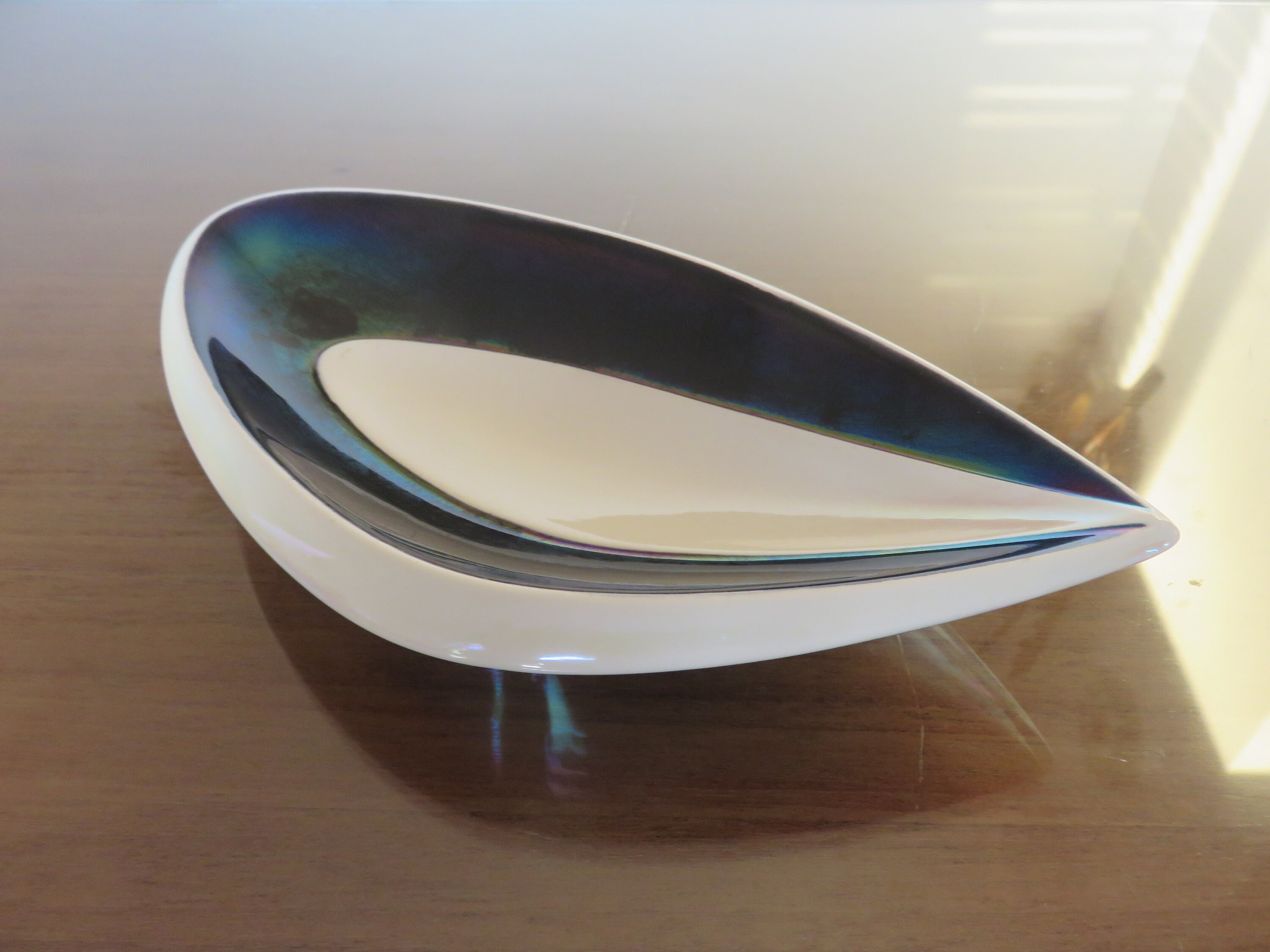 Vide Poche, Forme Libre, Moderniste, en Céramique Irisée Blanche et Noire Mid Century 1950 1960 50's