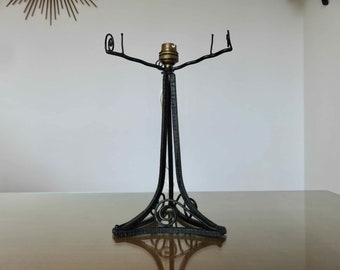 Art Deco lamp in hammered wrought iron, in the style of Edgar Brandt 1930 30's 1940 40's French vintage old lamp