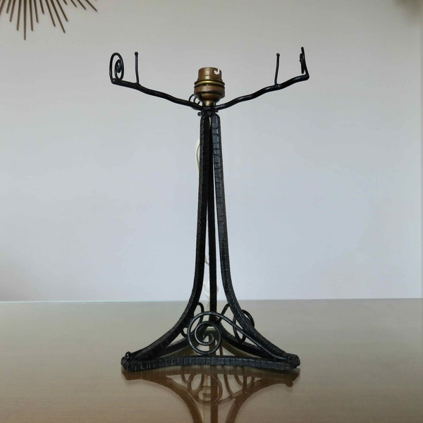 Lampe Art Deco en fer forgé martelé, dans le gout d'Edgar Brandt 1930 30's 1940 40's French vintage old lamp