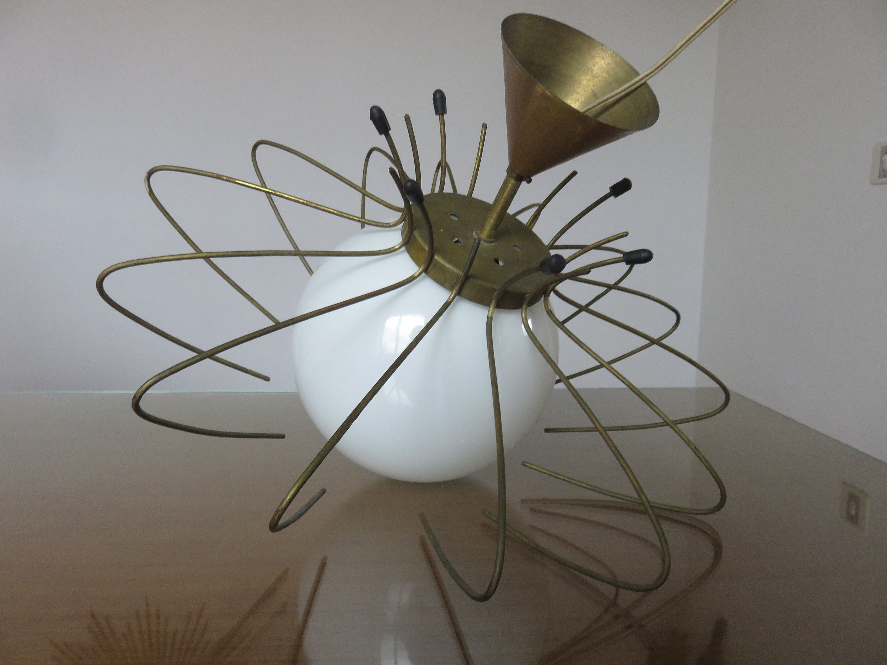 Suspension Italienne, en Laiton et Opaline, Mid Century 1950 1960 50's 60's Vintage Pendant Lamp, in