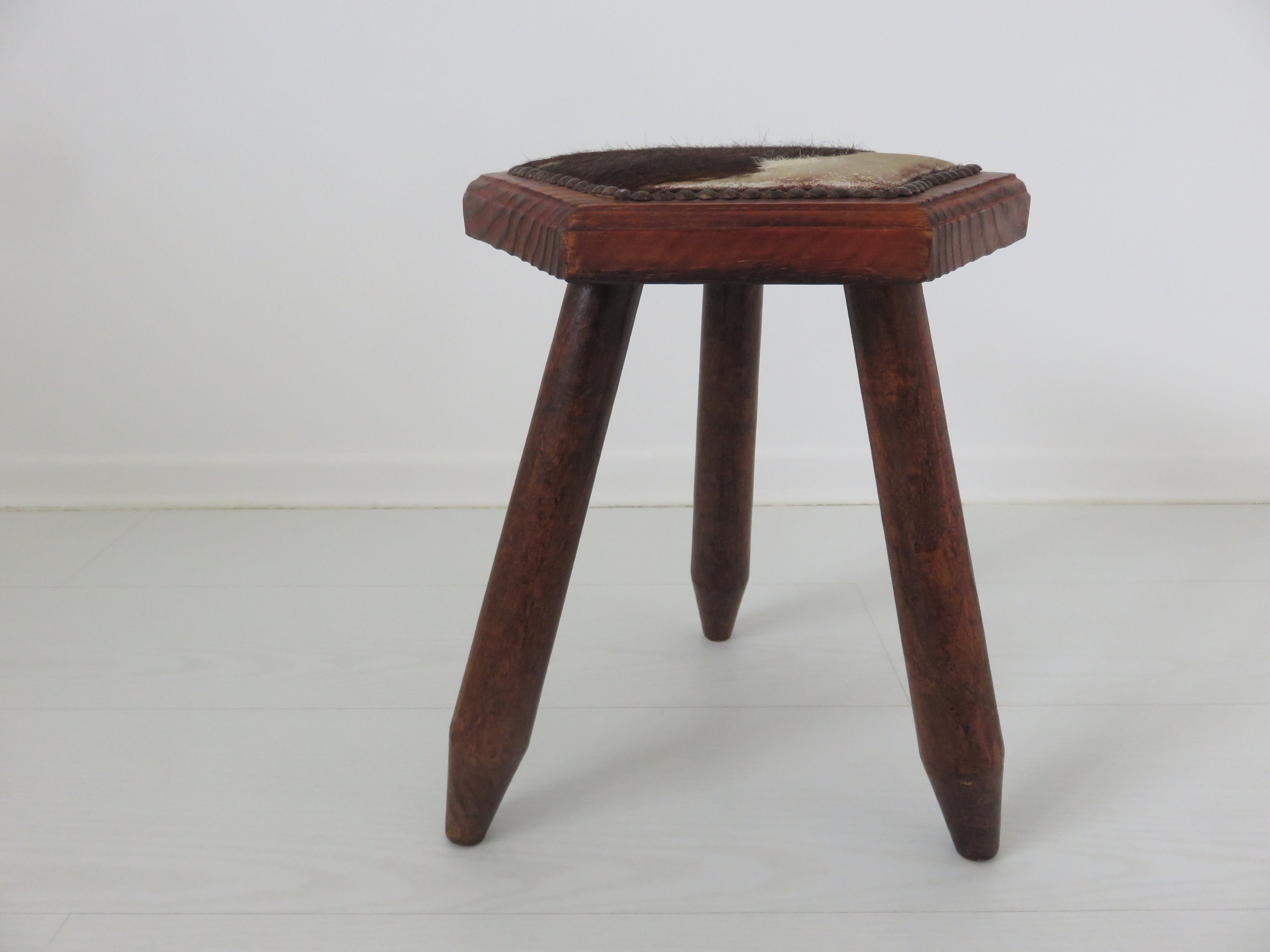 Tabouret Tripode, Bois et Peau de Vache, Pieds Compas 1950 1960 50's 60's Mid Century Old Vintage Fr