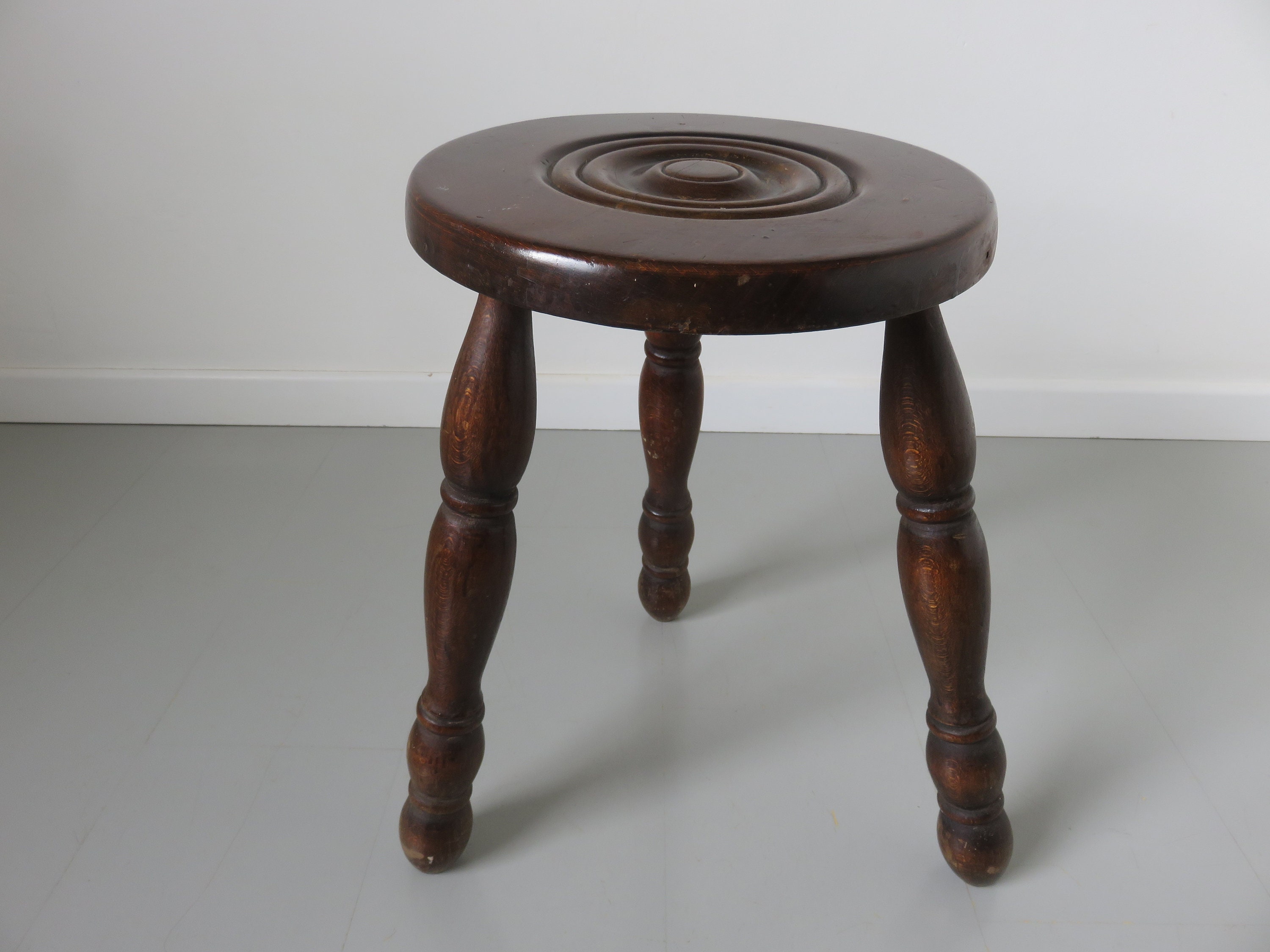 Ancien Tabouret Tripode, de Ferme, en Bois 1950 1960 50's 60's Mid Century Old French Vintage Wood T