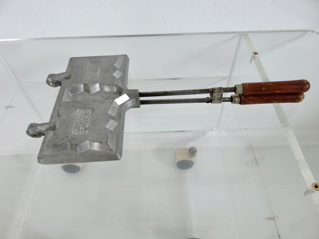 Old Device For Croque monsieur L etoile Made In France In Cast 