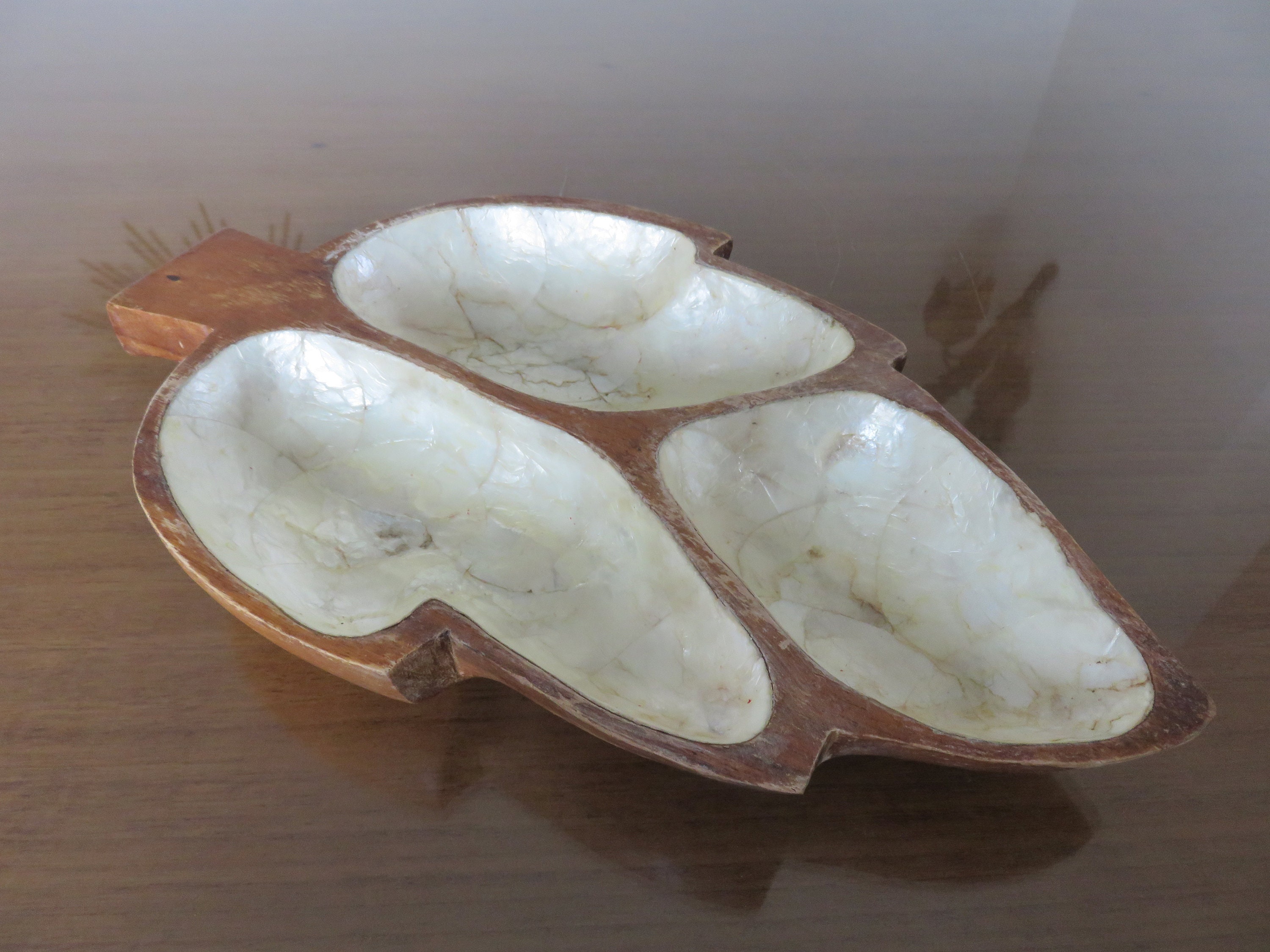 Coupelle, Vide Poche en Nacre Blanche et Bois, Forme Feuille Mid Century 1960 1970 60's 70's Old Vin