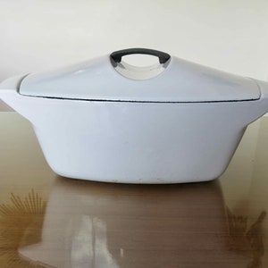 La Coquelle, Raymond Loewy, year 1958, for Le Creuset, lilac enameled cast iron casserole dish, French vintage enameled cast iron casserole dish image 1