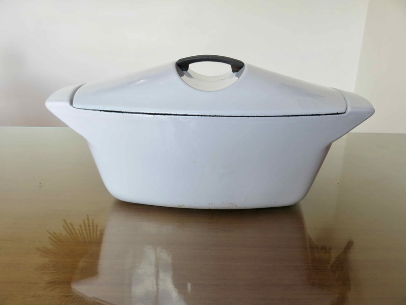 La Coquelle, Raymond Loewy, year 1958, for Le Creuset, lilac enameled cast iron casserole dish, French vintage enameled cast iron casserole dish image 1