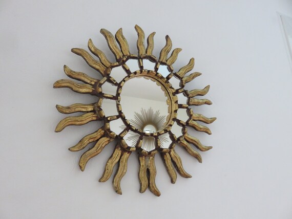 Vecchio specchio da sole da parete in legno dorato con intarsi in specchio  barocco Art Déco 1930 1940 anni '30 e '40 vecchio specchio da sole francese  in legno dorato -  Italia