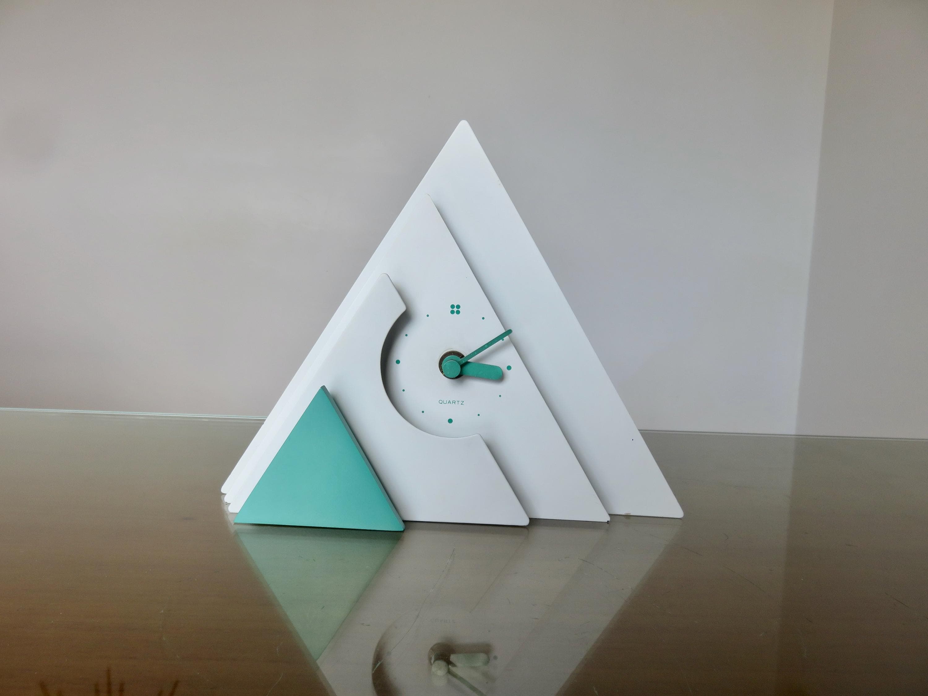 Triangular Table Clock MAKIKO TANIGUCHI, Triangular Table Clock, Japan, in White and Green ...