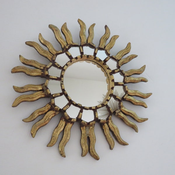 ancien miroir soleil mural en bois doré avec incrustations de miroirs Art Deco baroque 1930 1940 30's 40's old French golden wood sun mirror