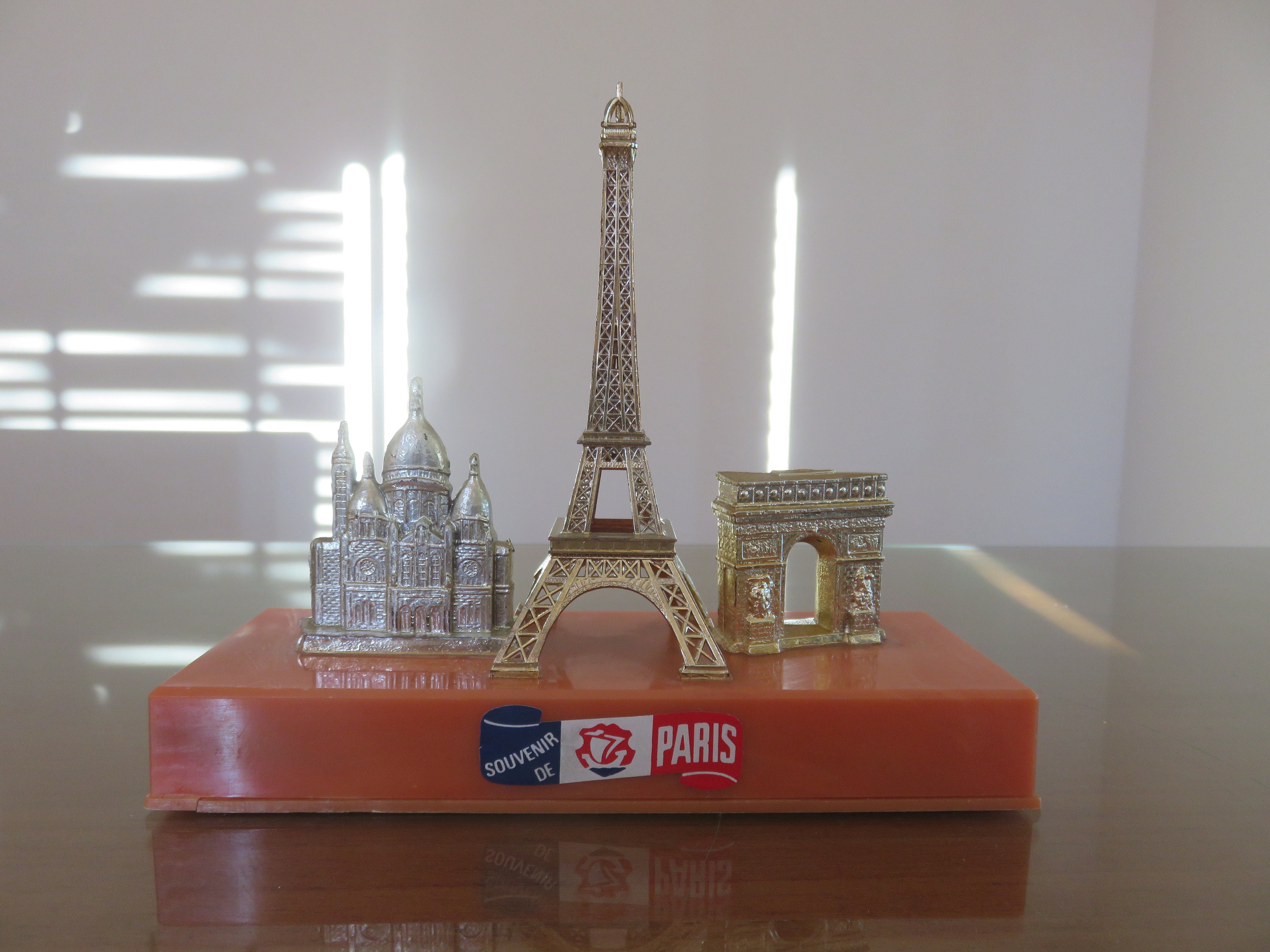 Souvenir de Paris France, Tour Eiffel, Arc Triomphe, Sacré Coeur 1960 1970 60's 70's Mid Century Old