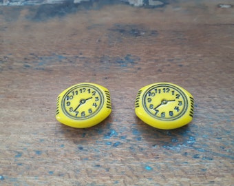No 51 Alte Glasperlen rote Uhren German vintage glass beads CLOCKS 2 pieces red 19 x 17 mm