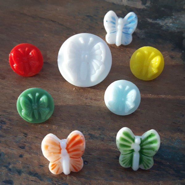 Nr. 91 -Alte Glasknöpfe Kinderknöpfe Schmetterlinge/ German vintage kiddie glass buttons 8 pieces BUTTERFLYS MIX 11-18 mm