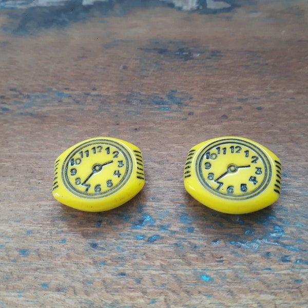 No. 51 - Alte Glasperlen gelbe Uhren /German vintage glass beads CLOCKS 2 pieces yellow 19  x 17 mm