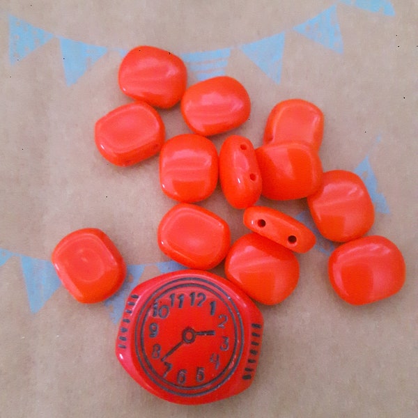 No. 51 - Alte Glasperlen für rote Uhr Bastelset Zweilochperlen/German vintage glass beads for CLOCK 14 pieces red