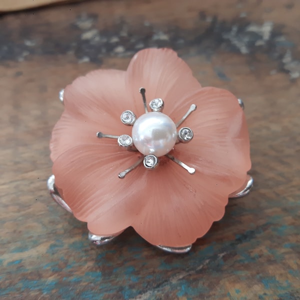 No. 76a- Alte Brosche Blume pink/German vintage flower brooche light pink with rhinestones and pearl 34 mm