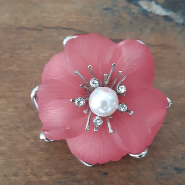 No. 76- Alte Brosche Blume pink/German vintage flower brooche pink with rhinestones and pearl 34 mm