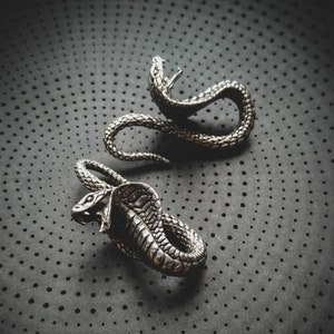 White Brass Or Brass King Cobras Hangers Ears Weight-3mm 8ga-Animal Jewels-Snake Design-Shiva-Hinduism-New Co-Unisex-Stretched Ears-
