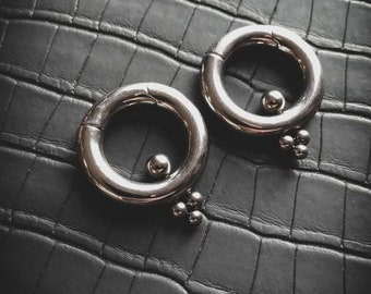 Aros de acero 316L con diseño minimalista y pesas para orejas, detalles de puntos, unisex, 6 mm, calibre 2, nueva colección, orejas estiradas, estilo bohemio, industrial, con pesas para orejas.