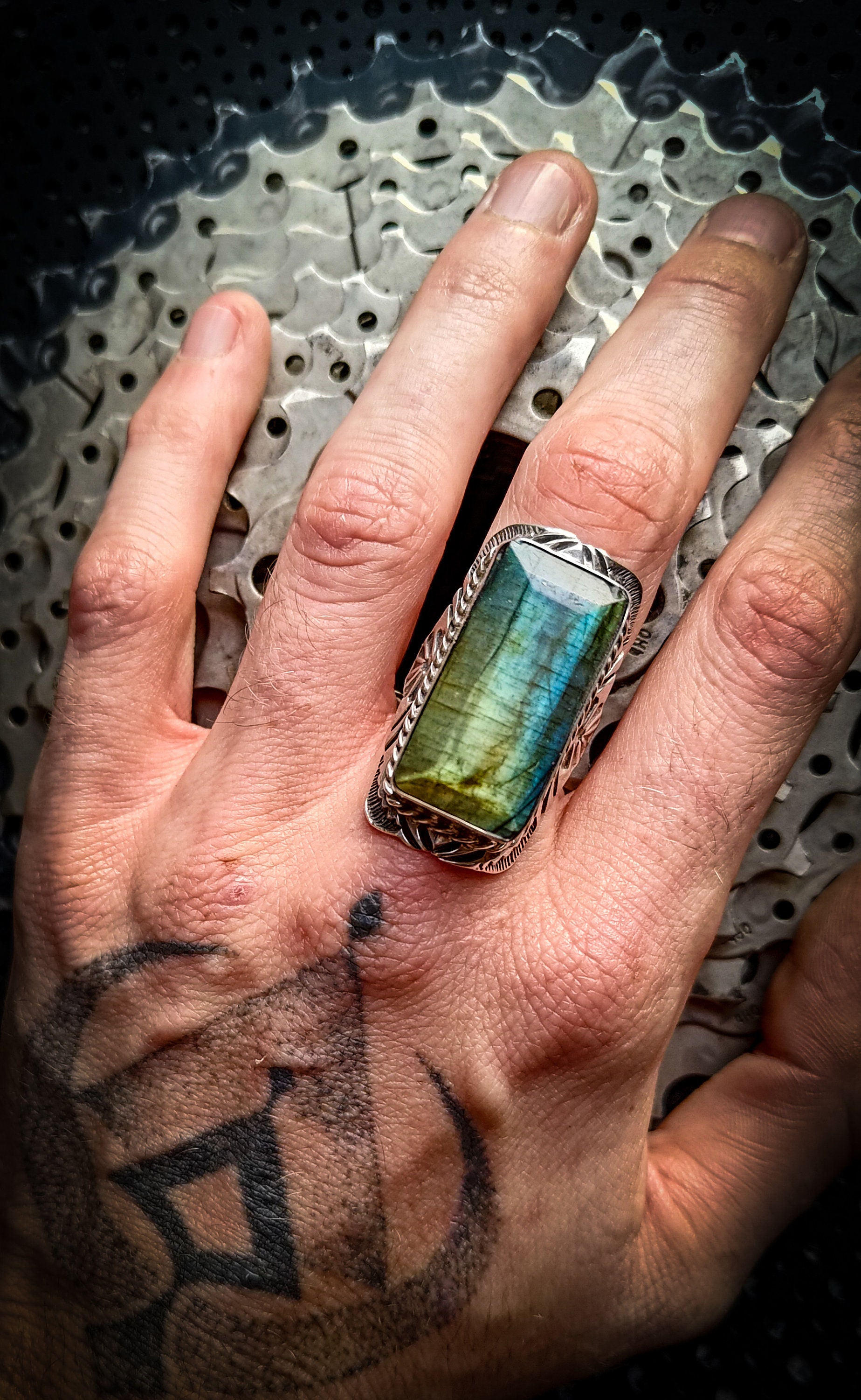 Silver 925 Massive Faceted Flashy Labradorite Unisex Free Size 