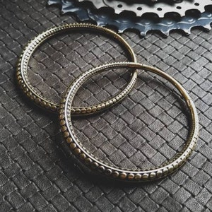 Orecchini a cerchio grandi in ottone o ottone bianco con motivo a pois, peso 4 mm, 6 ga, nuova collezione, orecchini a cerchio allungati, gioielli unisex, stile boho-tribale