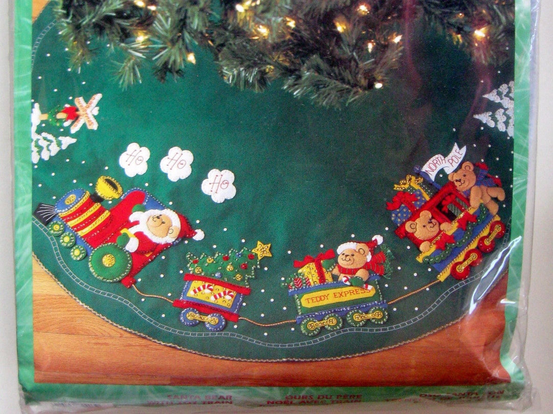 SANTA TRAIN Felt Tree Skirt Kit 43 Round/ Vintage Bucilla santa Bear