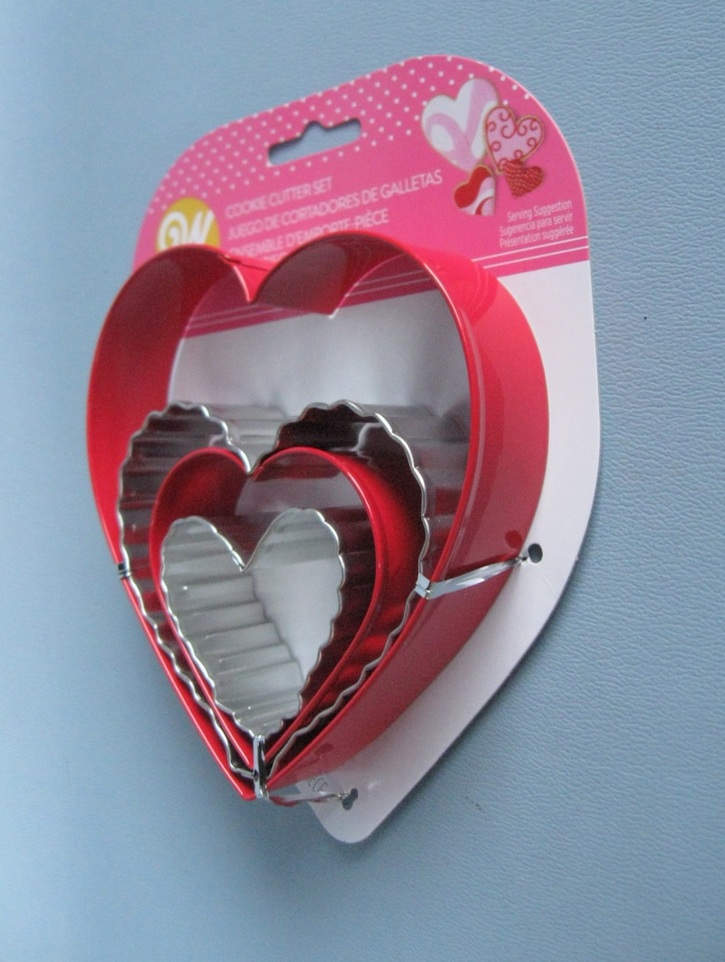 Heart /& Love Cookie Cutters Set of 4 HEARTS Wilton Heart Cookie Cutters in 4 Sizes 4 Metal Heart Cookie Cutters 2 Red - 2 Silver
