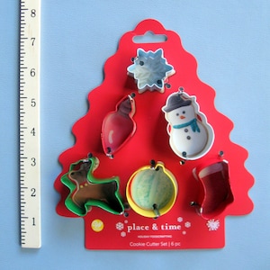 Mini CHRISTMAS COOKIE CUTTERS Set of 6 on a Red Christmas Tree Card/ Cute Christmas Gift!/ Little Mini Cookies for Holiday Baking