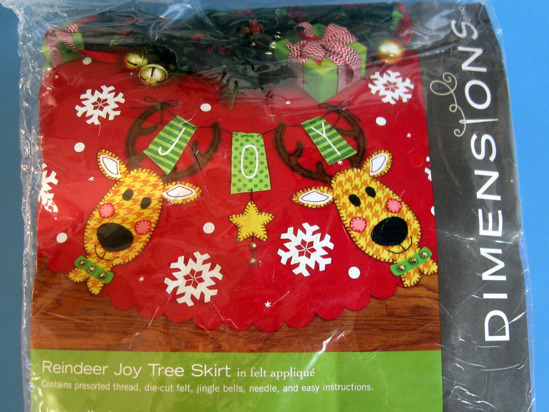 REINDEER JOY Tree Skirt Kit 42 Round/ Reindeer, Snowflakes, Jingle