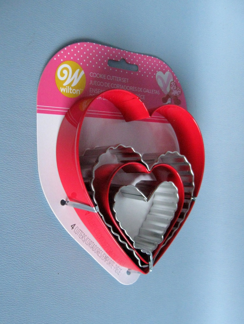 Heart /& Love Cookie Cutters Set of 4 HEARTS Wilton Heart Cookie Cutters in 4 Sizes 4 Metal Heart Cookie Cutters 2 Red - 2 Silver