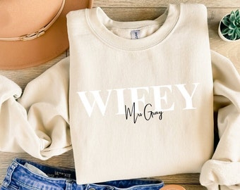 Wifey - Bride ~ Bridesmaid ~ Maid of Honour ~ Team Bride Squad ~ Bride to Be Wedding Hen Party Engagement Bridal Sweatshirt Classic Capitals