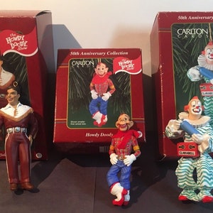 Colección del 50 aniversario de Howdy Doody. Tarjetas Carlton. Lote de 3 adornos