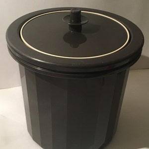 Tupperware Double Wall Ice Bucket Air Tight Canister W/ Push Button Lid #1683-2