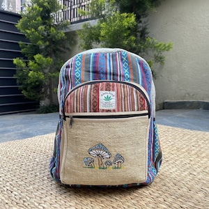Grand sac à dos artisanal en chanvre brodé de champignons, léger, sac à dos bohème hippie, sac à dos unisexe durable et cartable écologique