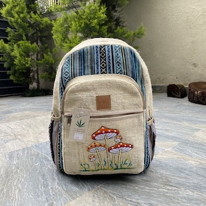 Sac à dos artisanal en chanvre brodé de champignons, poche pour ordinateur portable