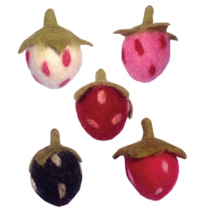 Strawberry  Wool Cat Toys, 2 Inch Diameter, Handmade with 100% Natural Sheep Wool, Cat Rattle Ball, Individual Purchase, Cat Paly Toys