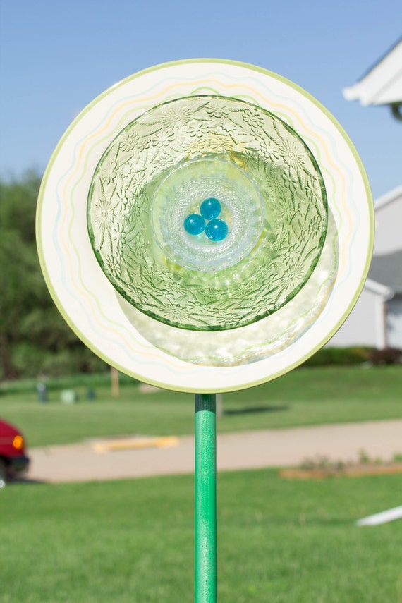 Items similar to Glass Plate Flower, Garden Glass Art, Suncatcher