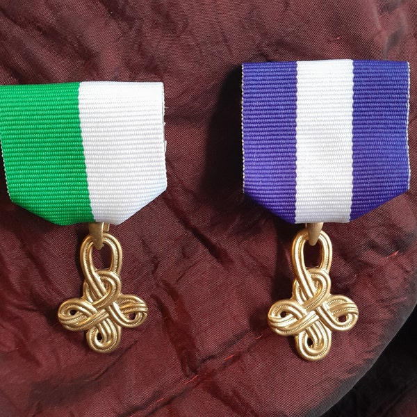Celtic Pride: Vintage Quatrefoil Celtic Knot / Lucky Four Leaf Clover on Green/White or Blue/White Ribbon / Irish / Welsh / Scottish