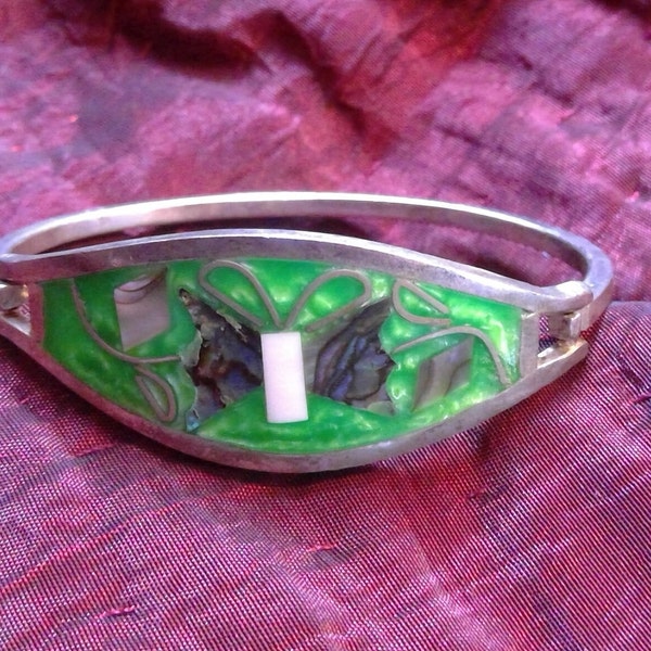 Vintage Inlaid Extra Small / Children's Inlaid Iridescent Cuff Bracelet with Abalone Butterfly and Floral Mother of Pearl Inlay Details