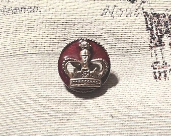 Vintage Signed Florenza Gold Crown Pin in Crimson Enamel with Golden Regalia Lapel Pin / Scatter Pin, Golden Filigree, Red Setting