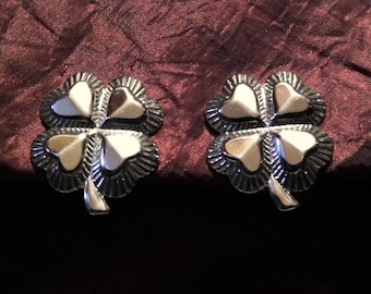 Hearts and Luck! Vintage 1950s Four Leaf Clover Heart Centered Clip On Earrings with Delicate Detailing in Silver / Gunmetal Tone!