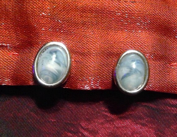 Dainty Clip-on Agate Beauty: 1950s Small Oval Sil… - image 4
