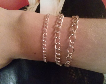 Conjunto de pulseras apilables bañadas en plata: trío de cadenas