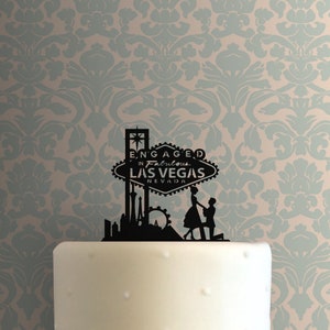 Comprometido en la fabulosa pareja de Las Vegas 225-B441 Cake Topper