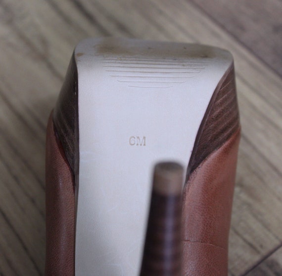 GUESS Cognac Leather Platform Heels, Size 6 Vinta… - image 8