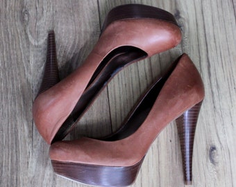 GUESS Brown Leather Platform Heels, Size 6 Vintage