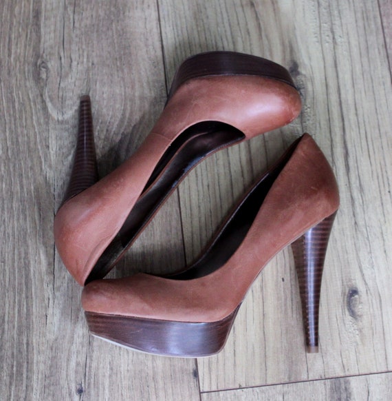 GUESS Cognac Leather Platform Heels, Size 6 Vinta… - image 1