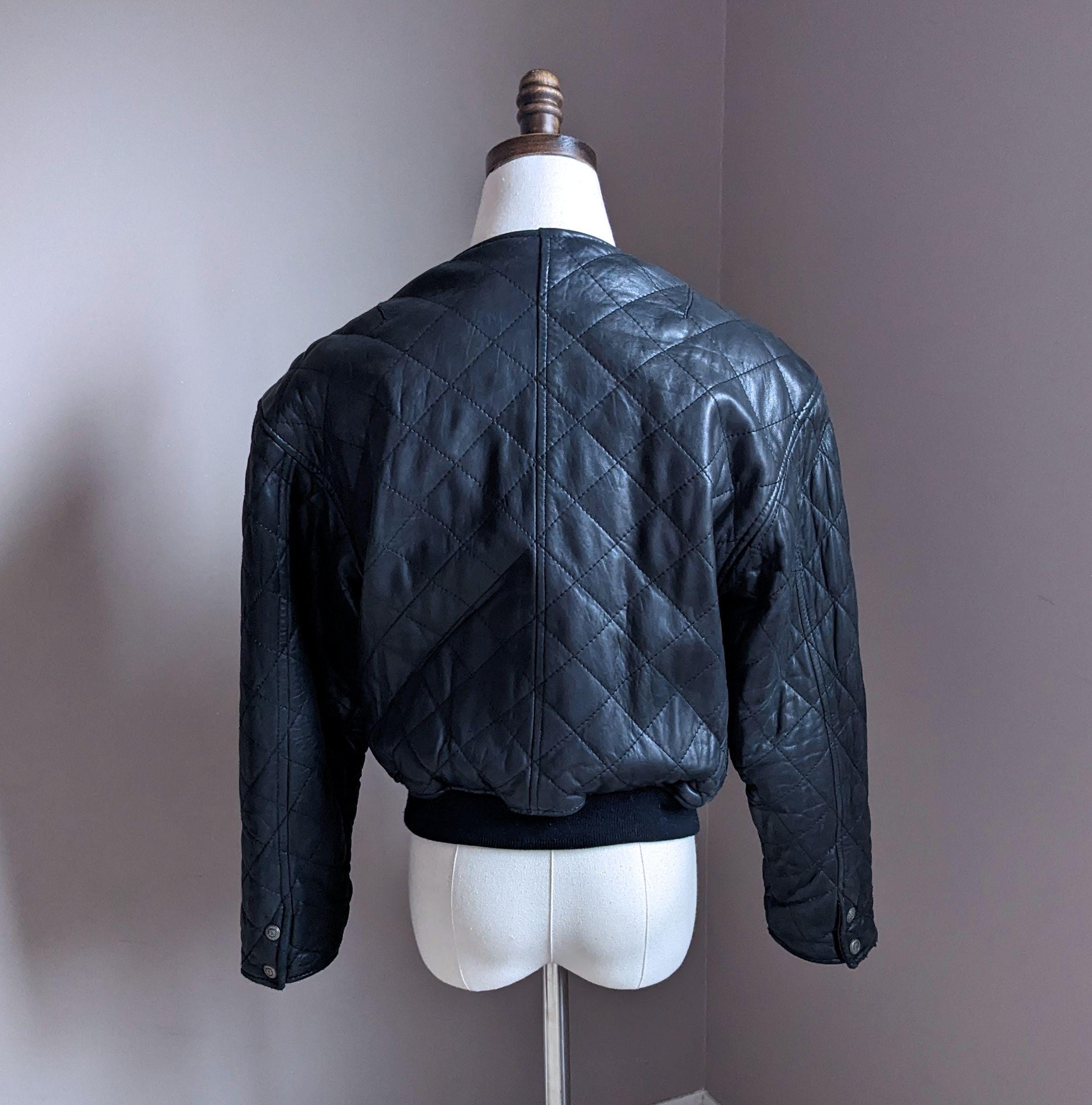 ジャケット・アウター 90s vintage short Black bomber jacket Vintage 90s Black Bomber Jacket With Retro Graphic